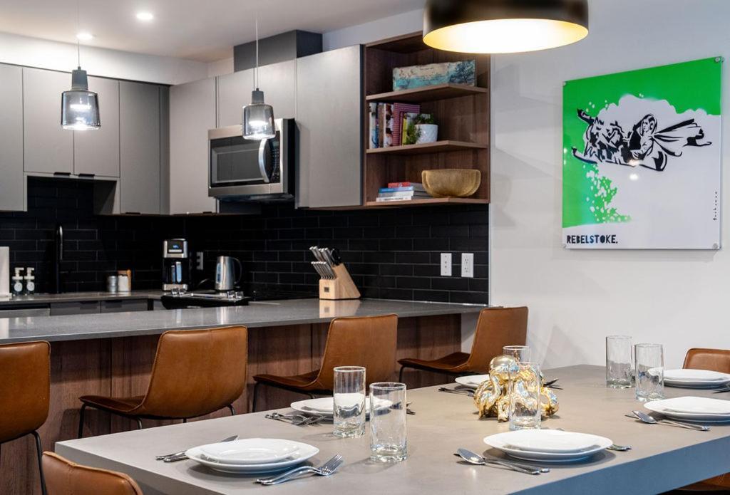 Appartamento Revel In The Stoke By Revelstoke Vacations Esterno foto
