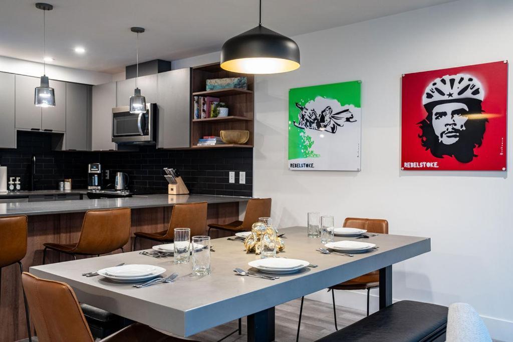 Appartamento Revel In The Stoke By Revelstoke Vacations Esterno foto